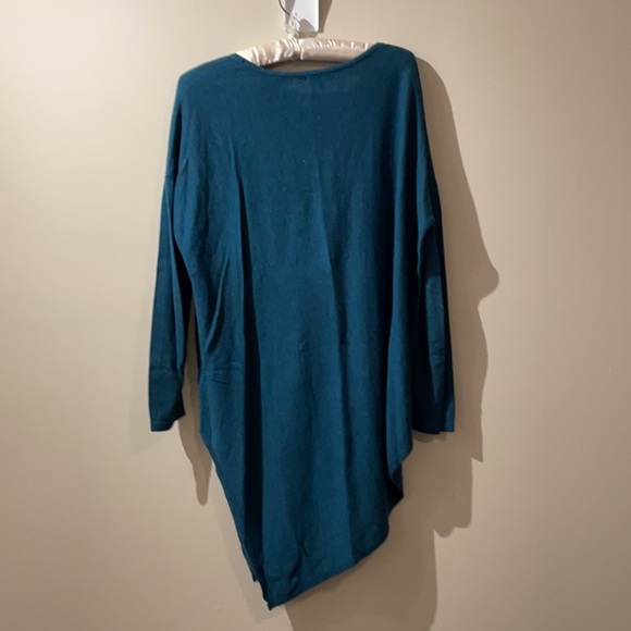 RW&CO green asymmetrical tunic sweater. Size S - Picture 2 of 4